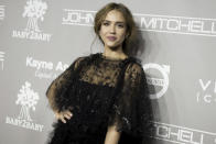 <p>Cualquier dieta saludable debe incluir la ingesta de unos dos litros diario de agua, pero Jessica Alba tiene un curioso secreto: añadir una pizca de sal. Y no una cualquiera, sino rosa del Himalaya. (Foto: Richard Shotwell / Invision / AP). </p>