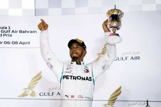 沙漠夜戰！F1巴林站Vettel再勝，銀箭分佔2、3