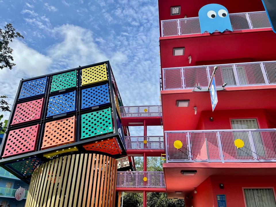 external shot of retro decorations at pop century resort