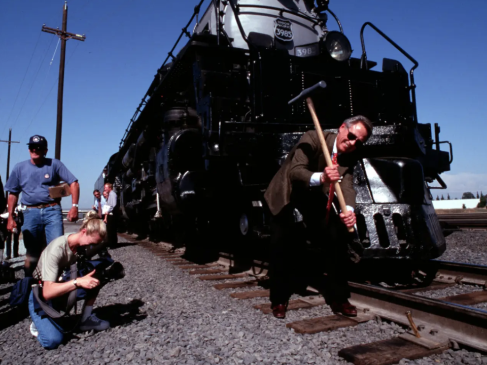 Anschutz bei der Einweihung der Roseville Station im Jahr 1999. - Copyright: Axel Koester/Sygma/Getty Images