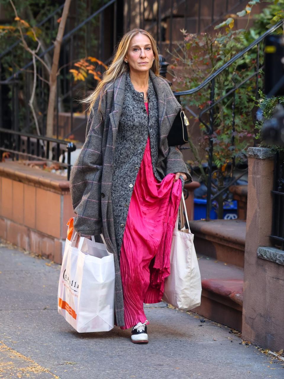 new york, ny november 10 sarah jessica parker is seen on the set of and just like that on november 10, 2022 in new york city photo by jason howardbauer griffingc images