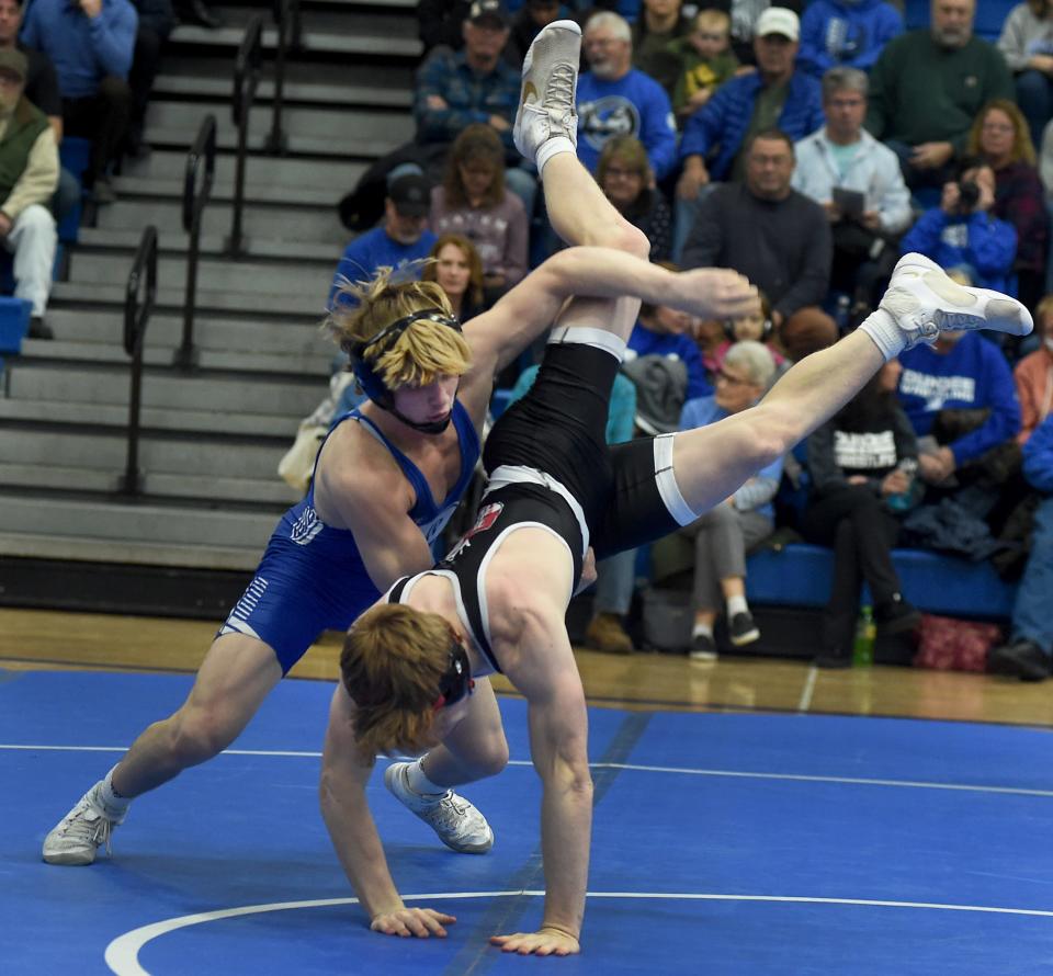 Dundee's Casey Swiderski manhandles Nate Cleaver of Lowell, winning by technical fall 22-6 at 152 pounds Friday, January 28, 2022.