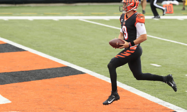 Cincinnati Bengals quarterback Joe Burrow scores a TD.