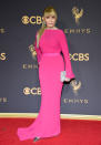 <p>Jane Fonda asistió a la entrega de los Emmy en este vestido fucsia, y dejó ver que luce espectacular a sus casi 80 años/Getty Images </p>