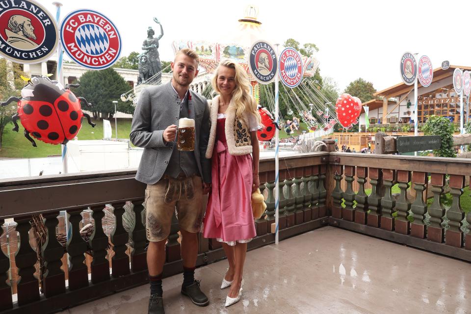 MUNICH, GERMANY - SEPTEMBER 18: Matthijs de Ligt of FC Bayern Muenchen attends with Annekee Molenaar the Oktoberfest at Kaefer Wiesenschaenke tent at Theresienwiese on September 18, 2022 in Munich, Germany. (Photo by Alexander Hassenstein/Getty Images for Paulaner)