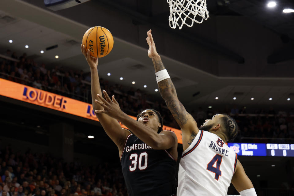 South Carolina forward Collin Murray-Boyles (30) shoots next to Auburn forward Johni Broome (4) during the first half of an NCAA college basketball game Wednesday, Feb. 14, 2024, in Auburn, Ala. (AP Photo/Butch Dill)