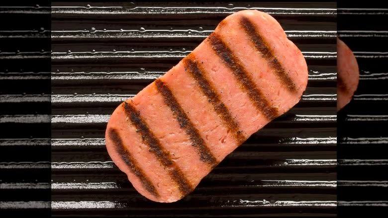 spamburger on a plate