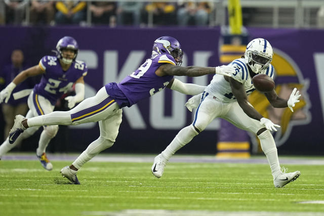 Vikings' miserable first-half vs. Colts punctuated by non-fumble