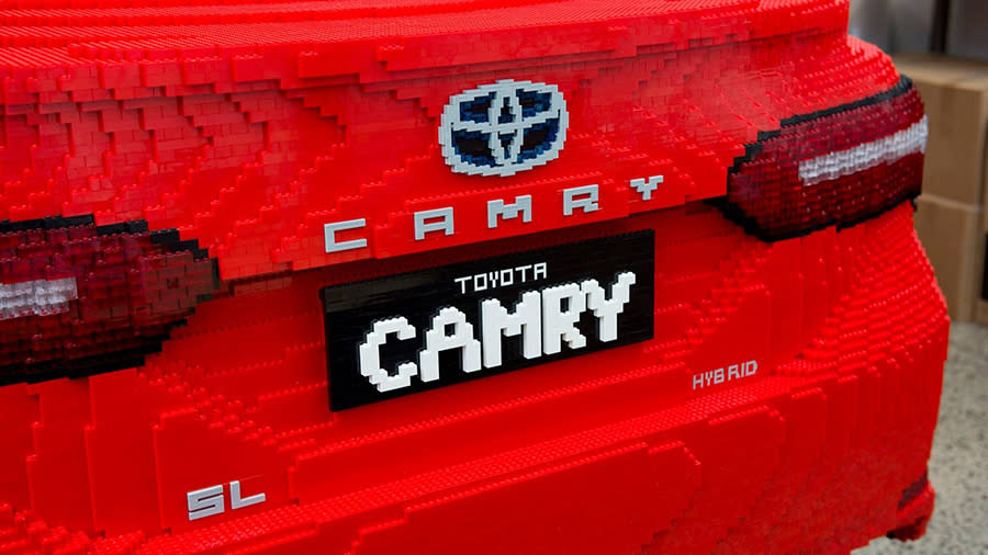 令人驚訝的細緻！超過50萬片樂高打造的Toyota Camry！