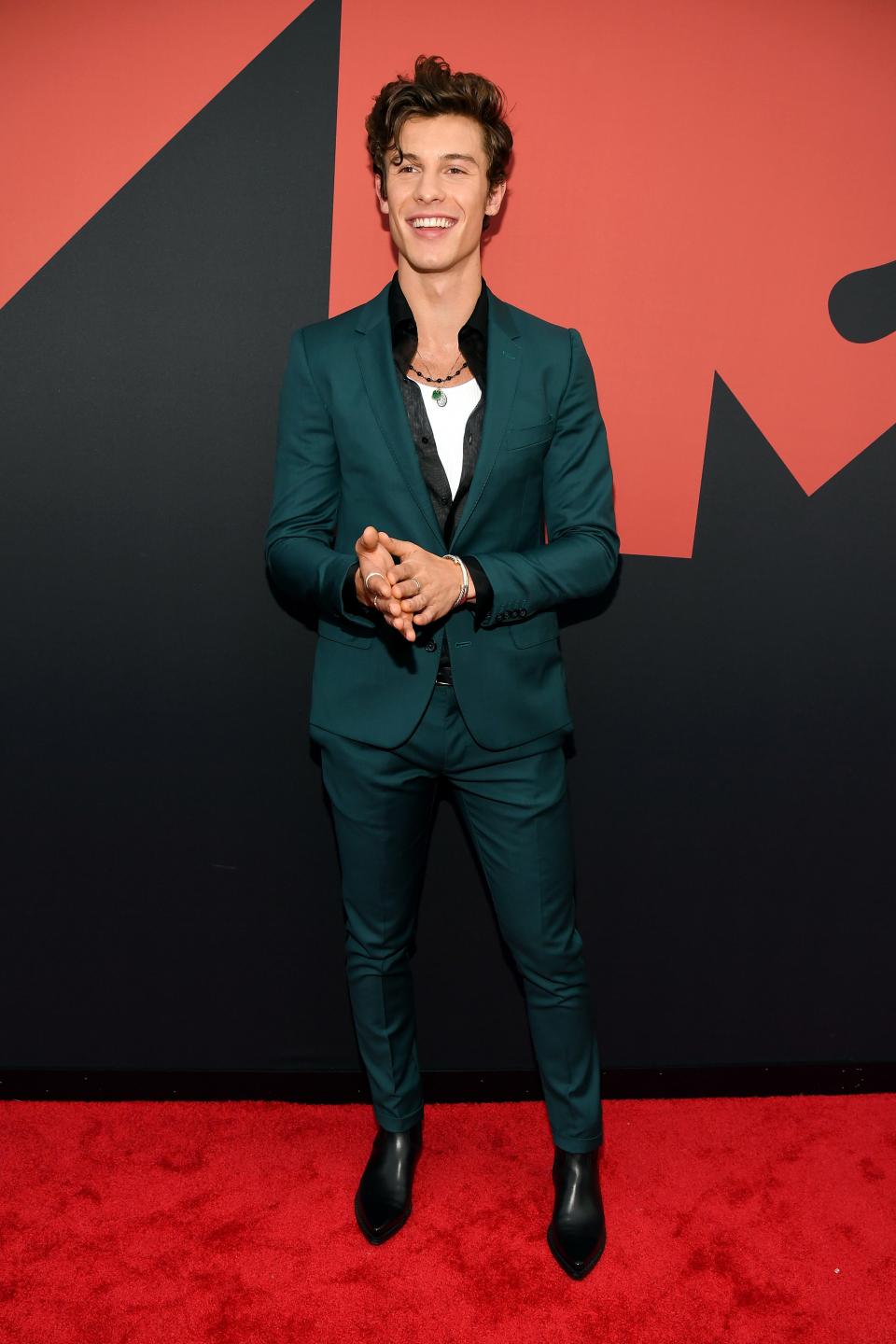 <h1 class="title">Shawn Mendes in Dolce & Gabbana, David Yurman and UNOde50 jewelry</h1><cite class="credit">Photo: Getty Images</cite>