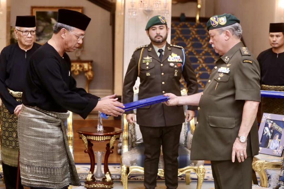 Newly-minted Johor Mentri Besar Datuk Hasni Mohammad (left) receiving his appointment letter and taking his oath of office before Johor ruler Sultan Ibrahim Iskandar in Johor Baru February 28, 2020. — Picture courtesy of Johor Royal Press Office