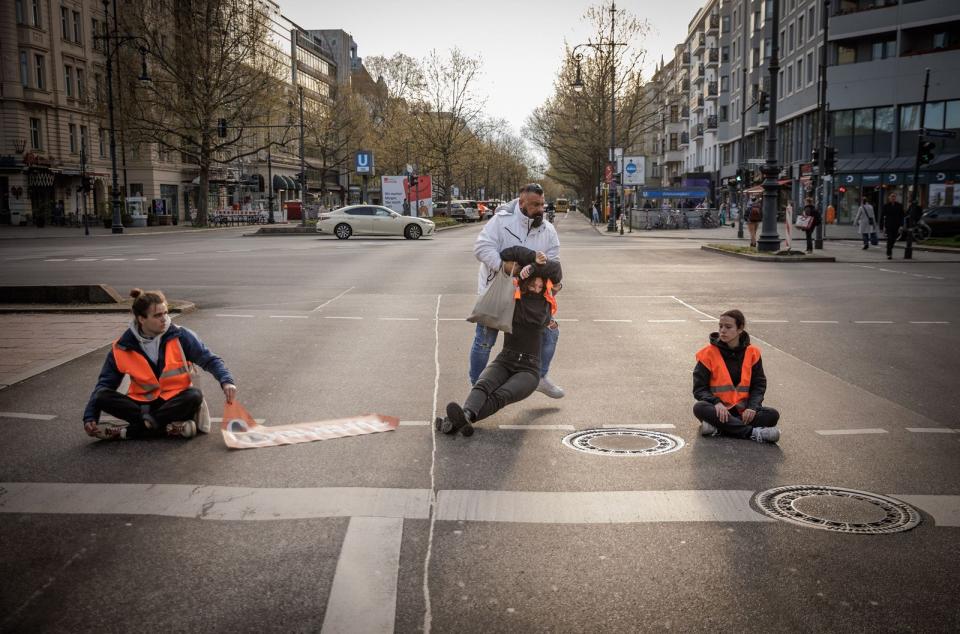 "Abräumen" lässt sich die Klimaschutzdebatte nicht mehr. Aber schadet radikaler Protest am Ende mehr als er nützt? (Bild: SWR / Gordon Welters)