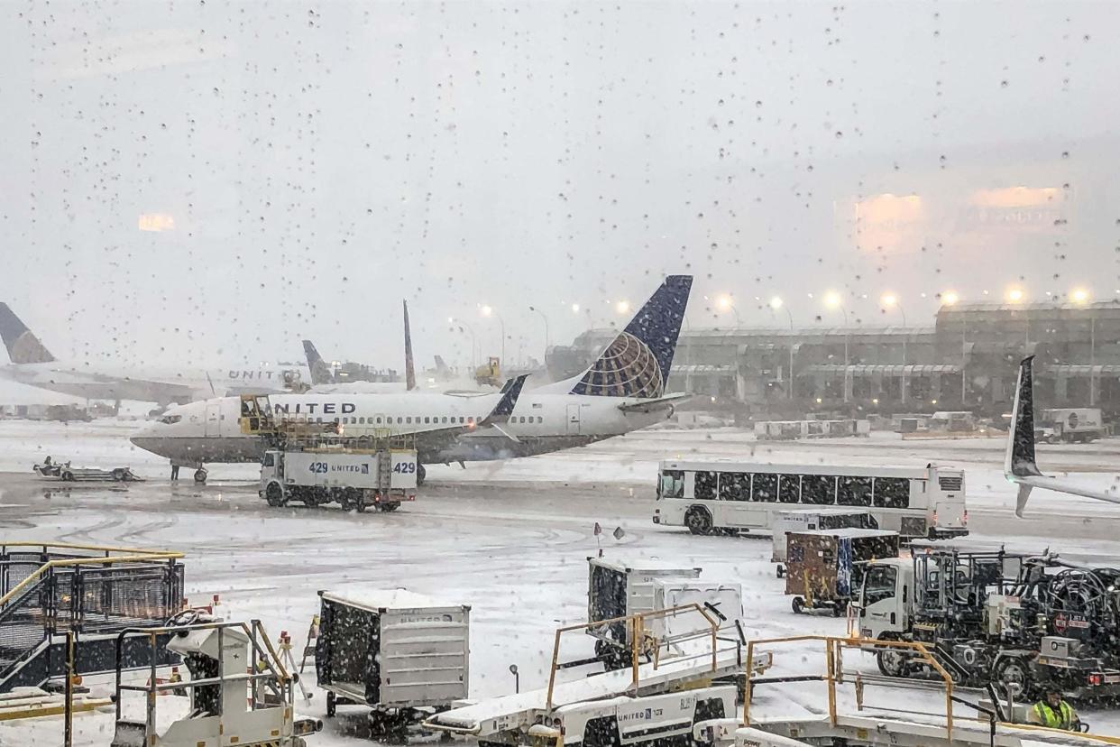 Snow falls at O'Hare Airport in Chicago: AP