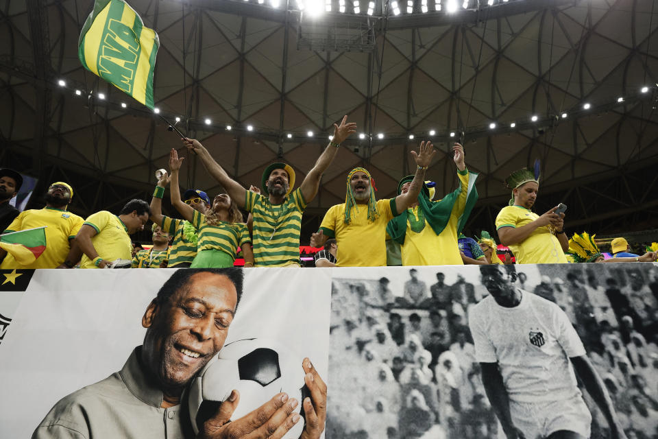 El homenaje de aficionados brasileños al Pelé en Qatar 2022. REUTERS/Benoit Tessier.