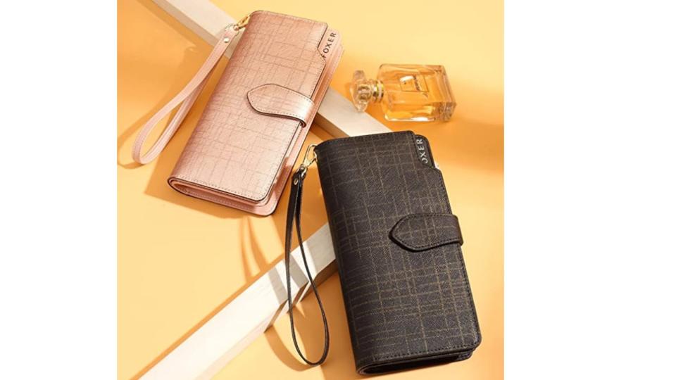 FOXER Women Leather Wallet Bifold Wallet Clutch Wallet with Wristlet Card Holder. (Image via Amazon)