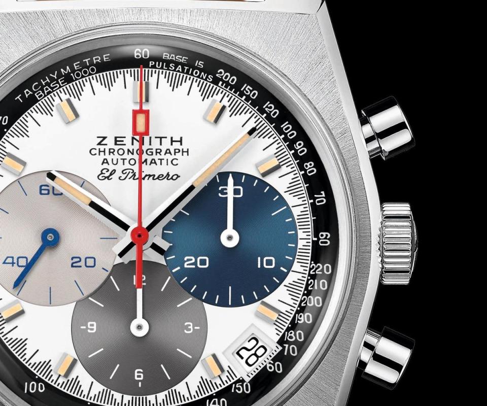 秒數軌道刻度採用「鯊魚齒」設計，而仔細看面盤外緣的計時刻度，會發現是混合了測速儀與脈搏計這兩種刻度，是1971年原版腕錶就有的設計。