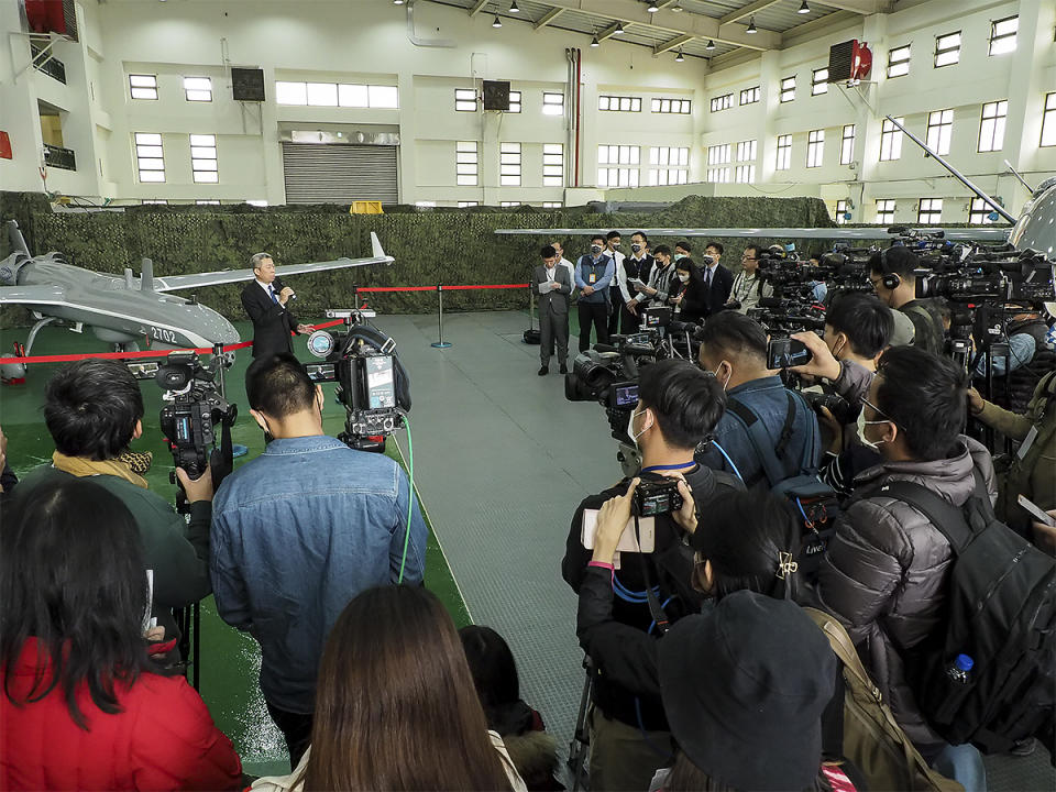 軍方中科院在蔡政府力推下，也宣示會把「軍用軍規」無人機產製釋商，但其中還存在許多政府一頭熱難以想到的盲點和風險。（圖：張柏仲攝）