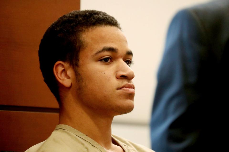 Zachary Cruz, hermano de Nikolas Cruz, comparece en el tribunal de Fort Lauderdale en marzo de 2018 (AP)