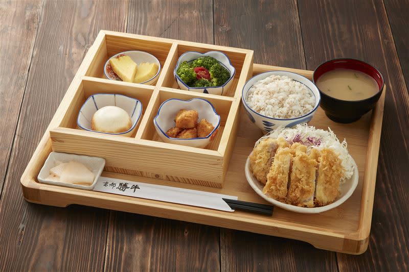 京都勝牛任選商業午餐買一送一，每日每店皆限量5份。（圖／業者提供）