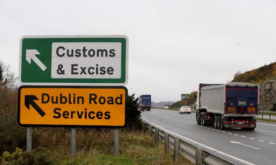 customs sign on irish road