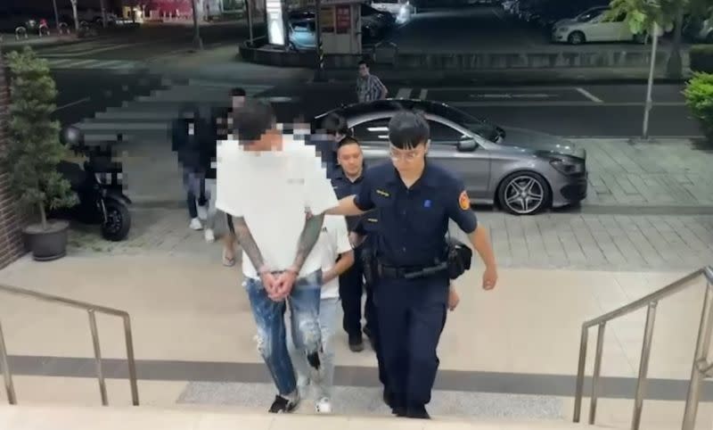 ▲飯姓男子酒後開槍，警方循線逮捕涉案8人，並於北市某商旅逮捕飯姓主嫌到案。（圖／翻攝畫面）