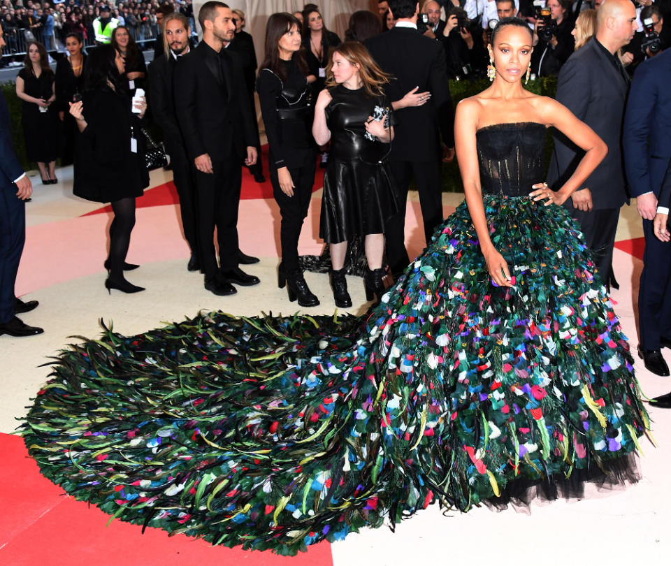 <p>… in Dolce & Gabbana auf der Met Gala. Die pompöse Pfauenschwester zu Rita Oras Schwan. (Bild: Getty Images) </p>