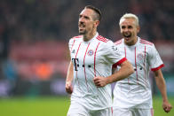 <p>Auteur d’un but vendredi soir à Leverkusen, Franck Ribéry se sent bien en Bavière et ne compte pas partir. Après la rencontre, le Français de 34 ans a répété à l’envie son souhait de prolonger l’aventure avec le Bayern Munich, lui qui sera en fin de contrat en juin prochain. “Je veux rester aussi longtemps que possible au Bayern, je suis en bonne santé, je suis toujours heureux de jouer et j’ai du plaisir avec cette équipe et avec mes fans.” Si le milieu de terrain espère prolonger pour au moins une saison, le club se montrerait plus prudent sur ce dossier. (Photo Getty) </p>