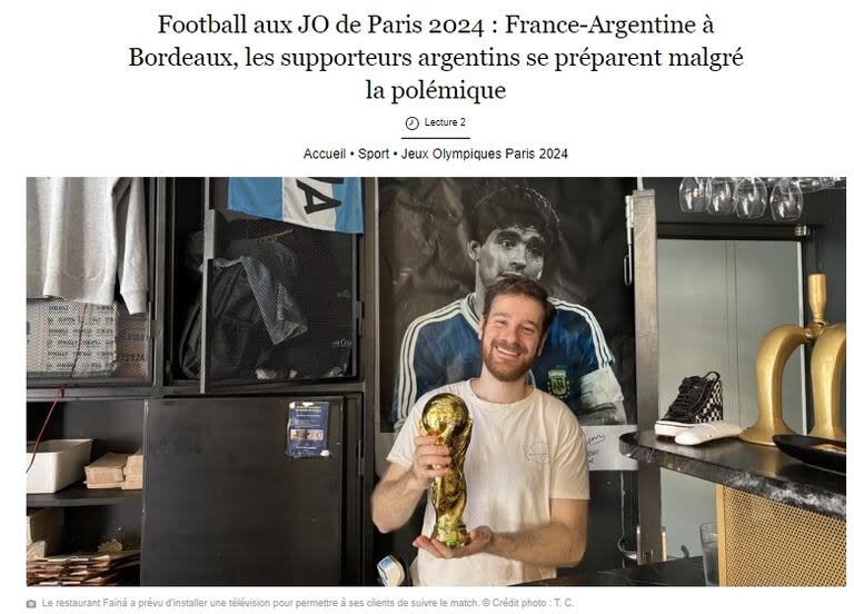 "La afición argentina se prepara pese a la polémica”, tituló el diario Sud Ouest en un artículo ilustrado con una foto de un muchacho con la réplica de la Copa del Mundo, en un restaurante argentino de Burdeos - Créditos: @sudouest.fr