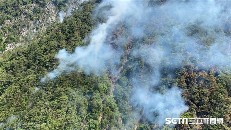 位於熱門谷關七雄登山路線的馬崙山自然步道附近，疑似因登山客炊事不慎引發森林大火，目前已燒到第7天。（圖／東勢林管處提供）