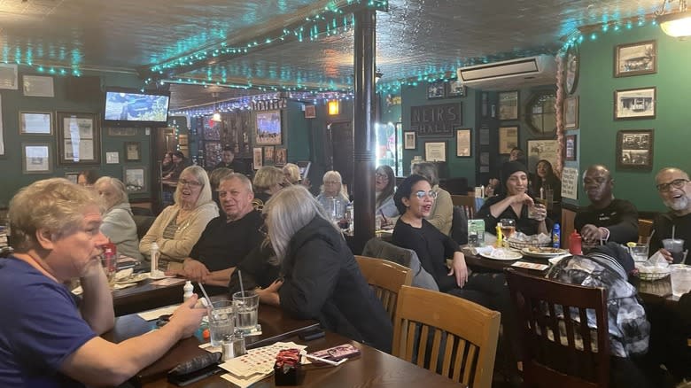 People dining at Neir's Tavern