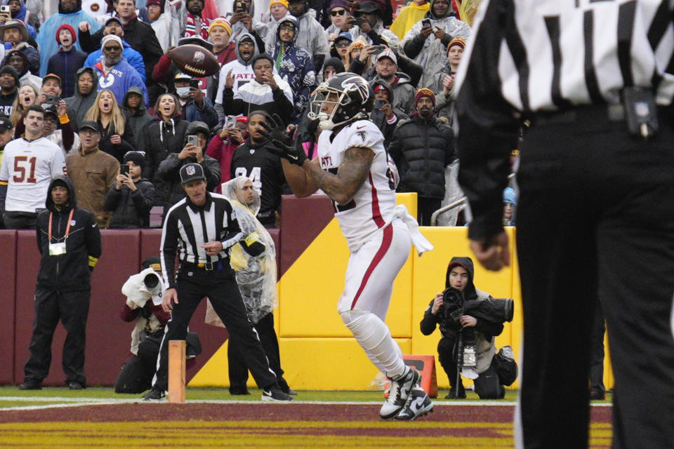 Atlanta Falcons tight end MyCole Pruitt (85) makes a touchdown catch against the Washington Commanders during the first half of an NFL football game, Sunday, Nov. 27, 2022, in Landover, Md. (AP Photo/Jessica Rapfogel)