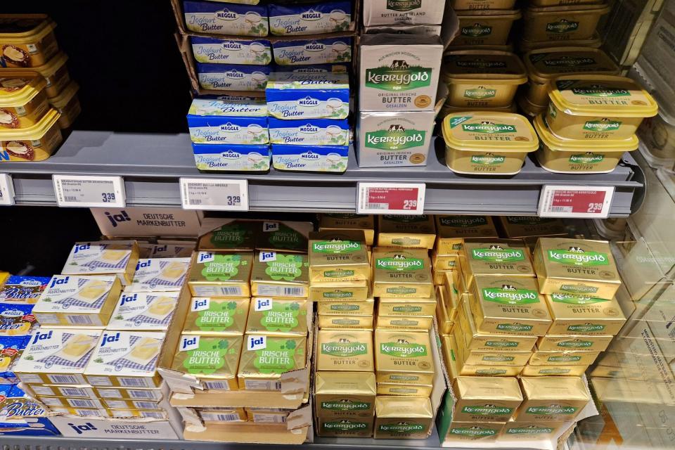 Die Butter-Preise waren im Jahr 2022 unter strenger Beobachtung. Denn sie galten als ein Indikator für die hohe Inflation. - Copyright: picture alliance / Eibner-Pressefoto | Augst / Eibner-Pressefoto