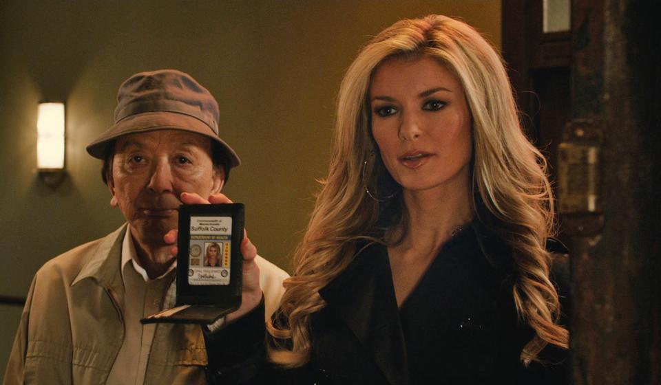 James Hong und Marisa Miller in "R.I.P.D". (Bild: ddp)