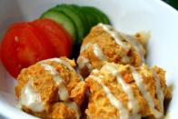 <p>Quem não gosta de falafel? Somar essa potência nutricional com a batata doce cria um prato para ninguém colocar defeito.</p><p>Pegue a receita no <i>site </i><i><a href="http://www.glowkitchen.com/2012/10/baked-sweet-potato-falafel/" rel="nofollow noopener" target="_blank" data-ylk="slk:Glow Kitchen;elm:context_link;itc:0;sec:content-canvas" class="link ">Glow Kitchen</a></i>.</p>