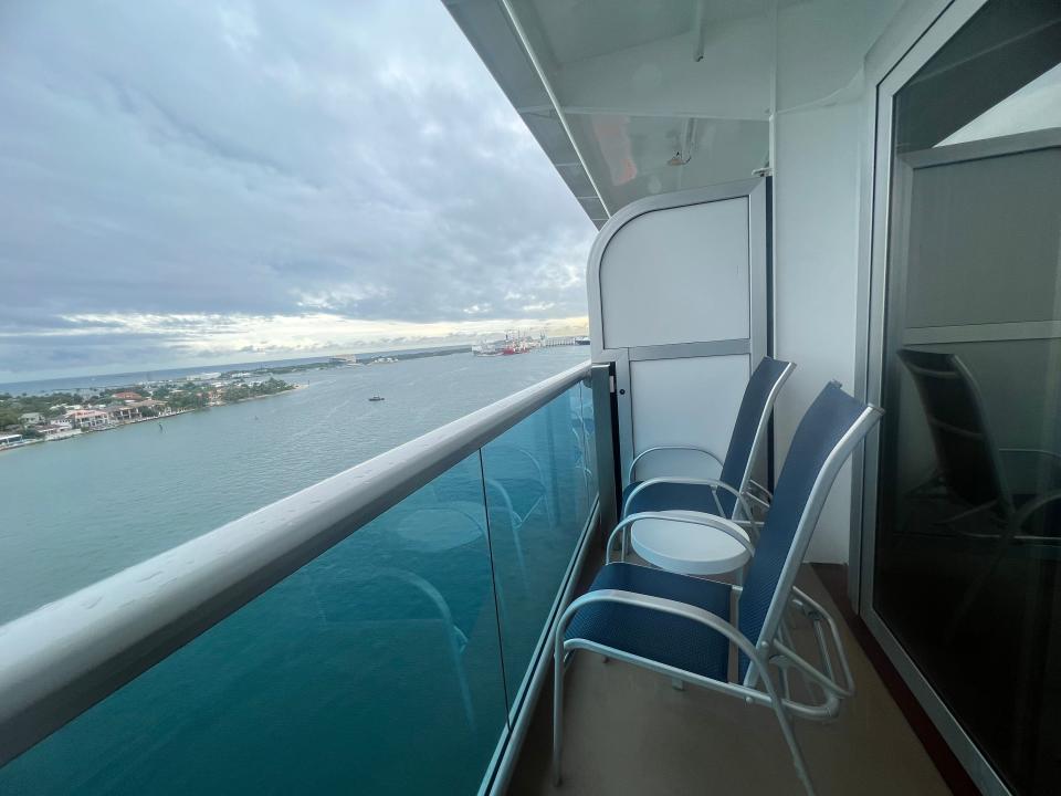 deluxe balcony stateroom on the Sky Princess veranda area