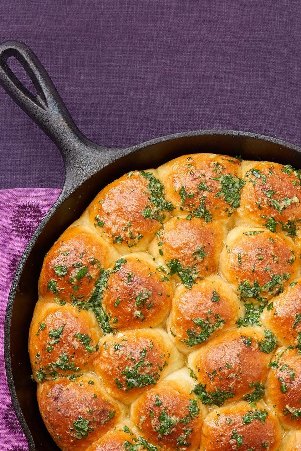 skillet dinner rolls with garlic butter