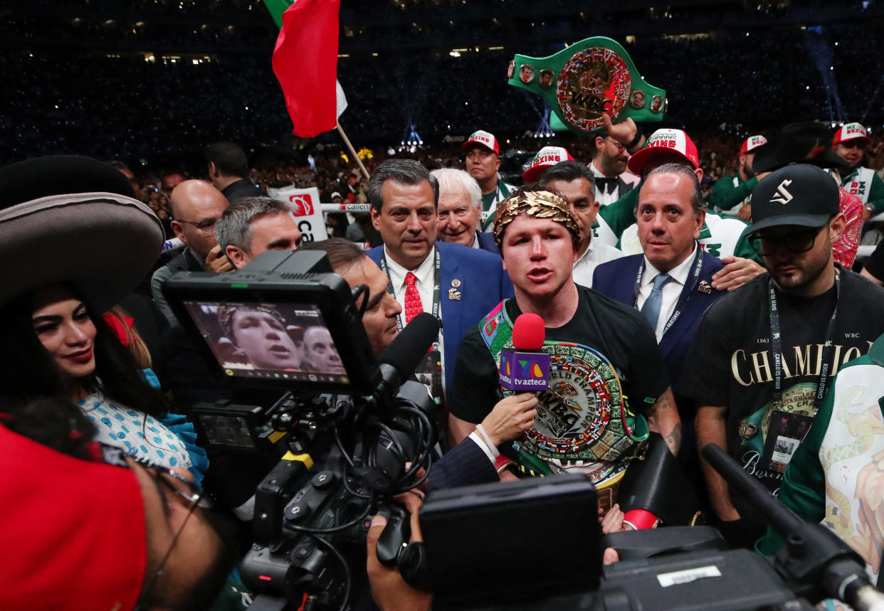 Canelo Álvarez venció por puntos al peleador británico John Ryder. (Reuters/Henry Romero)