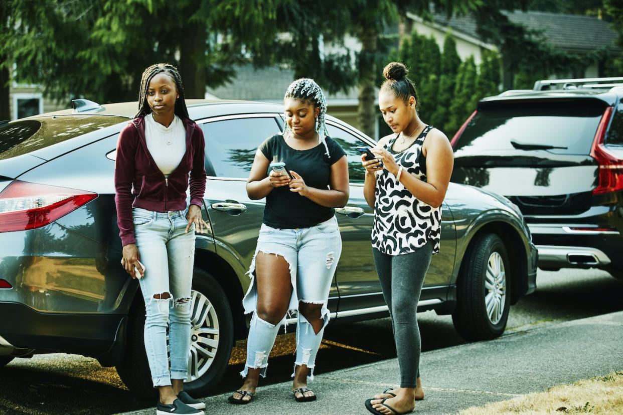 Instagram's emphasis on filtered photos of bodies harms girls' self-image. <a href="https://www.gettyimages.com/detail/photo/teenage-friends-hanging-out-in-front-yard-on-summer-royalty-free-image/854140120" rel="nofollow noopener" target="_blank" data-ylk="slk:Thomas Barwick/DigitalVision via Getty Images;elm:context_link;itc:0;sec:content-canvas" class="link ">Thomas Barwick/DigitalVision via Getty Images</a>