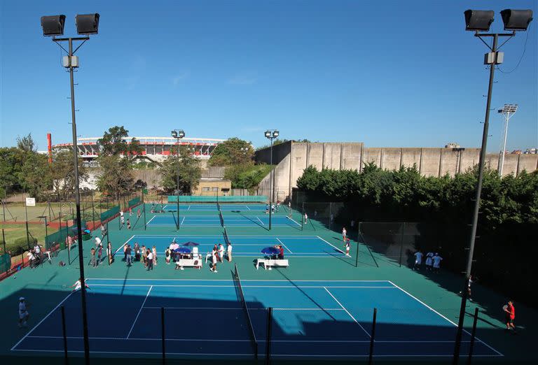 La vista panorámica de las canchas renovadas del Cenard, otra casa para el desarrollo del tenis anunciada en 2015