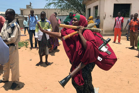 A Somali Armed Forces member carries her ammunition during fighting between the military and police backed by intelligence forces in the Dayniile district of Mogadishu, Somalia September 16, 2017. REUTERS/Feisal Omar