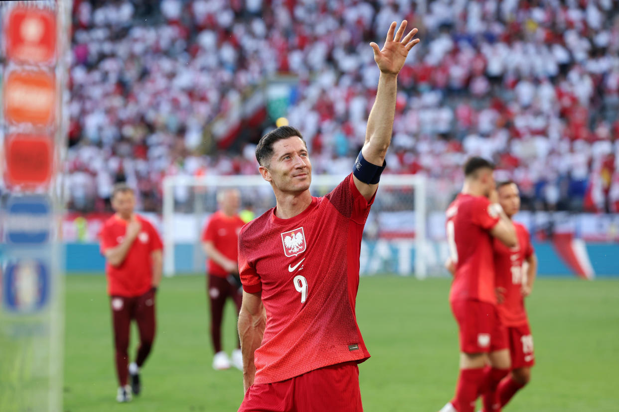 Robert Lewandowski al acabar el partido entre Polonia y Francia de la Eurocopa 2024. (Matt McNulty - UEFA/UEFA via Getty Images)