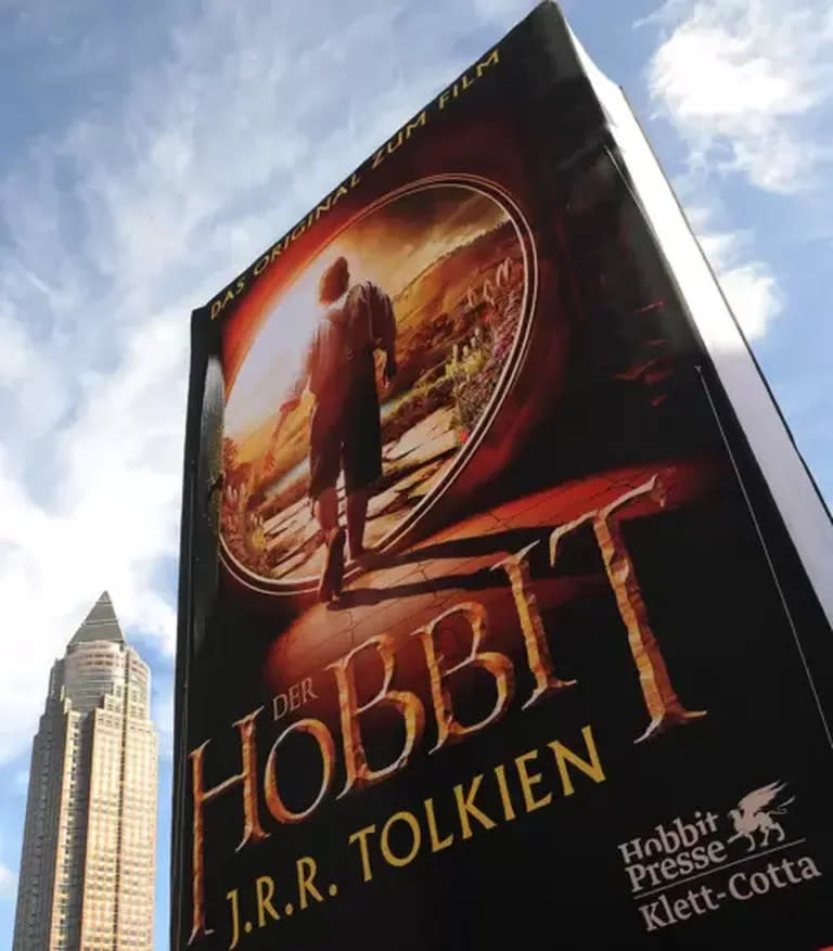 “El Hobbit” J. R. R. Tolkien.