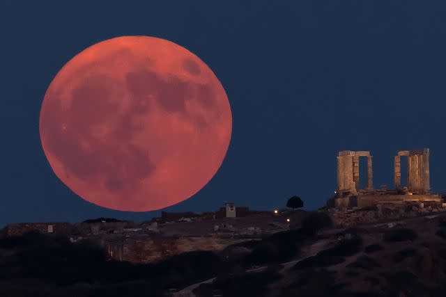 <p>Costas Baltas/Anadolu via Getty</p> Rare super blue moon in Greece