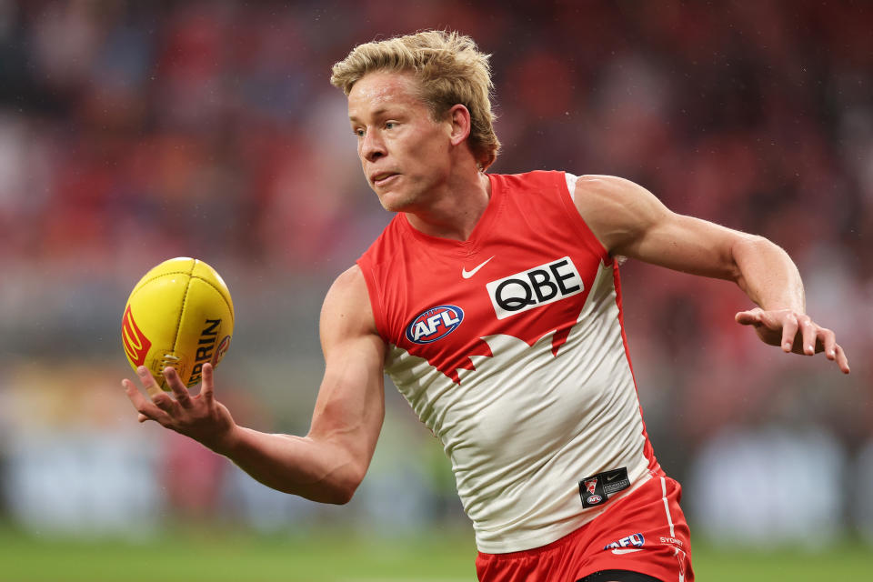 Isaac Heeney runs.