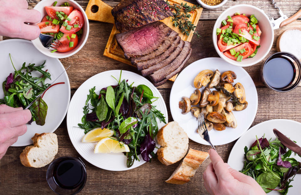 Nicht alle Fleisch- und Gemüsearten eignen sich zum mehrmaligen Erwärmen. (Symbolbild: Getty Images)