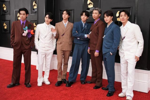 absorberende vaccination browser See BTS' Red Carpet Look at the 2022 Grammys