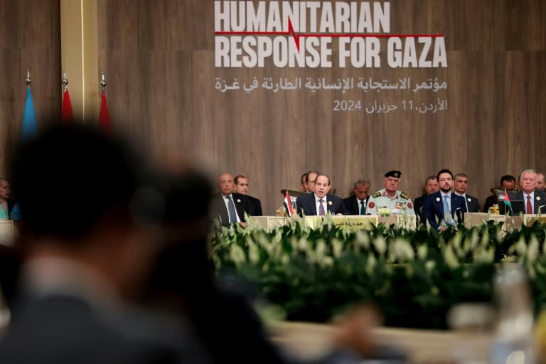 Jordan's King Abdullah II (right) takes part in an emergency summit on Gaza aid in Sweimeh on the shores of the Dead Sea in Jordan (Alaa AL-SUKHNI)