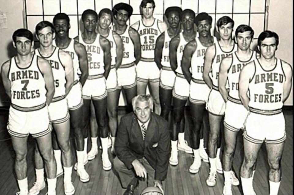 In 1971 and 1972, while serving in the Army, Duke coach Mike Krzyzewski (far left) played on the All-Armed Forces team. Future Penn and Temple coach Fran Dunphy is at far right. Coach Hal Fischer kneels, with Krzyzewski’s West Point teammate Jim Oxley behind him. Courtesy Jim Oxley