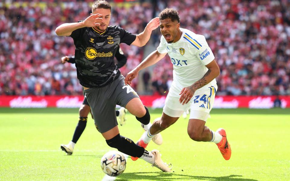 Leeds United's Georginio Rutter in action with Southampton's Taylor Harwood-Bellis