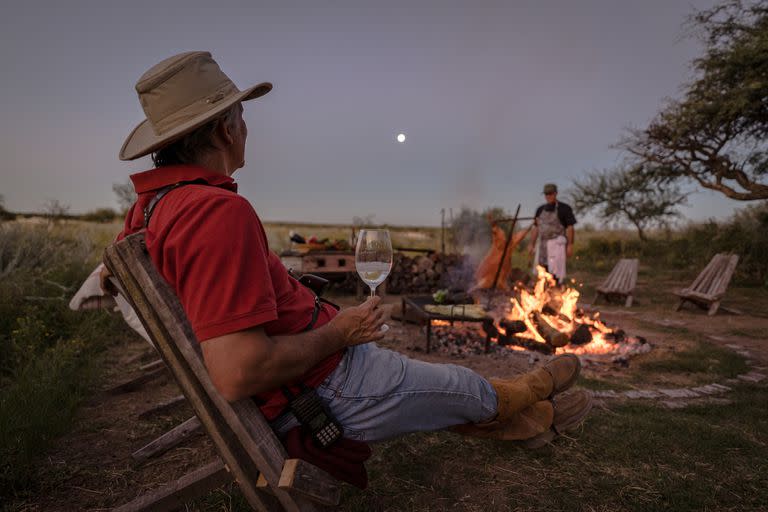 El complejo ofrece ser testigo de cómo el chef realiza la más trascendental de las celebraciones culinarias argentinas, el asado